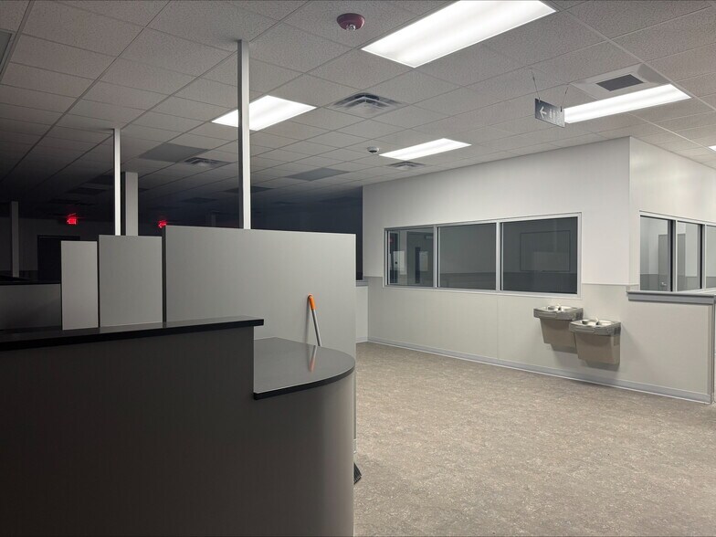 More Photos Of 5510 N Belt W, Belleville Medical For Sale