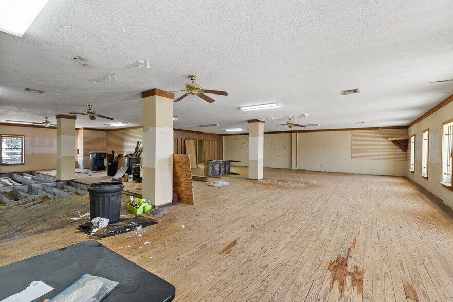 More Photos Of 40648 Hwy290 Business, Waller Office For Sale