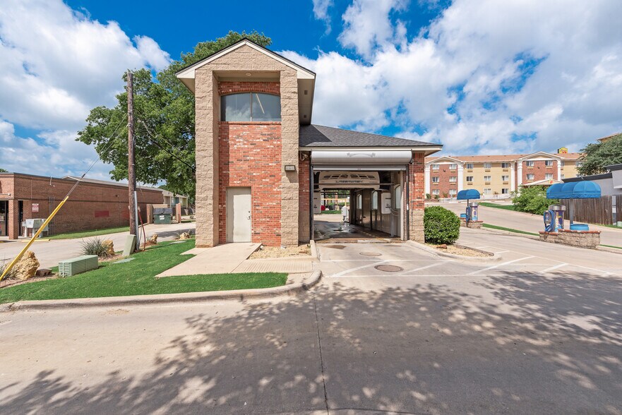 More Photos Of 1704 Teasley Ln, Denton Specialty For Sale