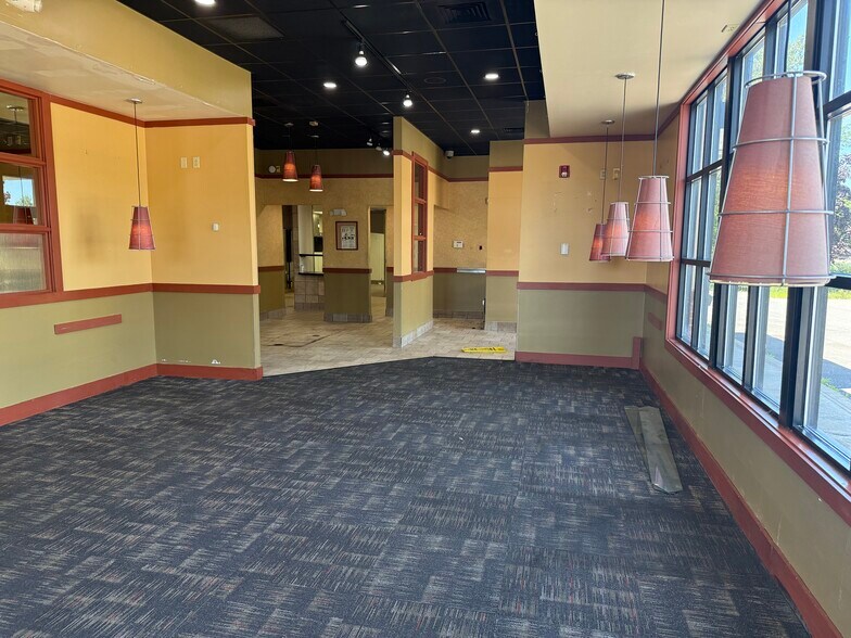 More Photos Of 7801 Brewerton Rd, Cicero Fast Food For Lease