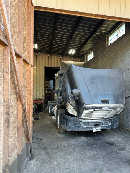 More Photos Of 3082 Ellenwood Rd, Ellenwood Warehouse For Lease