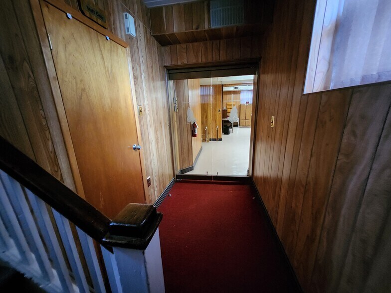 More Photos Of 977 Oxford St E, London Specialty For Lease