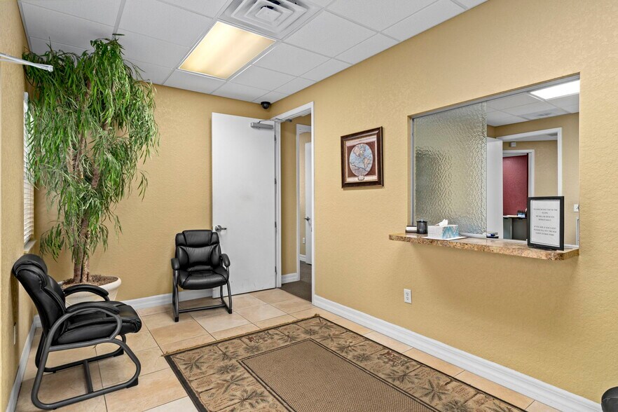 More Photos Of 8352 Forest Oaks Blvd, Spring Hill Office For Sale