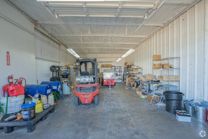 More Photos Of 2108 N Beach St, Haltom City Auto Repair For Sale