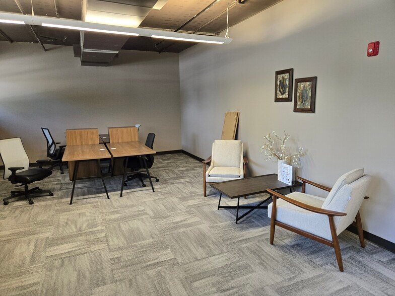 More Photos Of 3122 Gillham Plz, Kansas City Warehouse For Lease