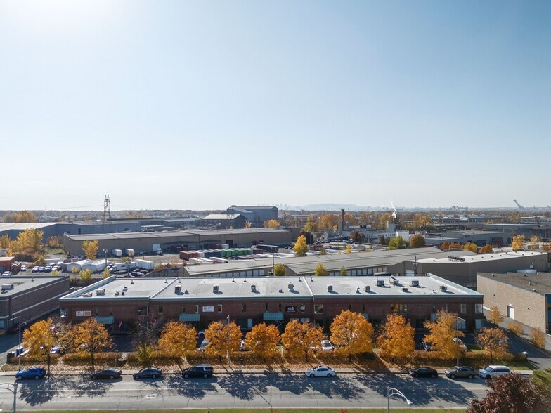 Primary Photo Of 874-896 Rue Jean-Neveu, Longueuil Warehouse For Lease