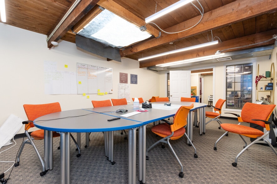 More Photos Of 10-12 Park St, Winchester Flex For Lease