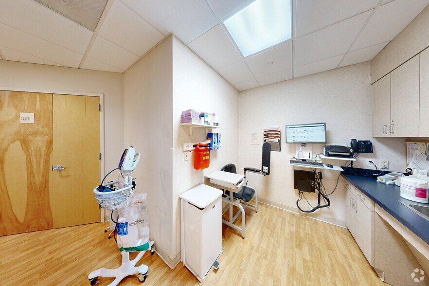 More Photos Of 555 Kinderkamack Rd, Oradell Medical For Sale
