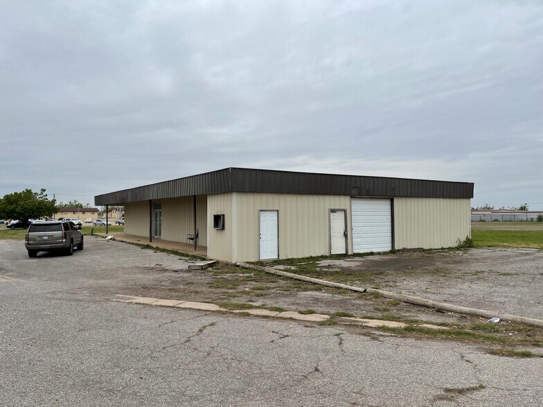 More Photos Of 805 NW 24th St, Moore Freestanding For Lease