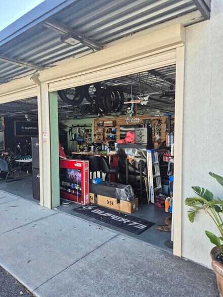 More Photos Of 2280 Main St, Sarasota Freestanding For Lease