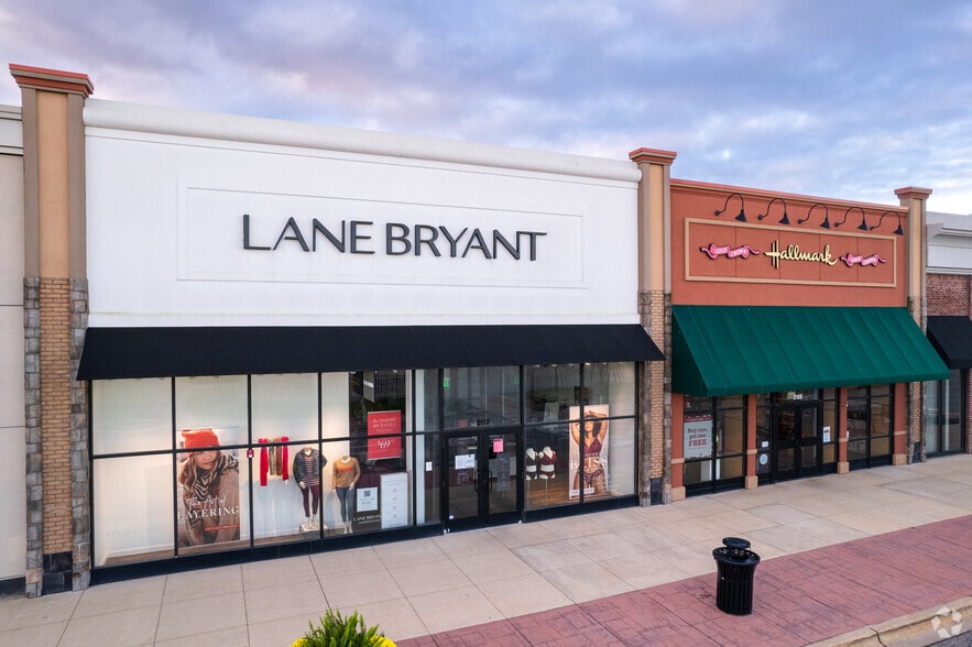 More Photos Of 1800-2124 S Randall Rd, Algonquin Storefront For Lease