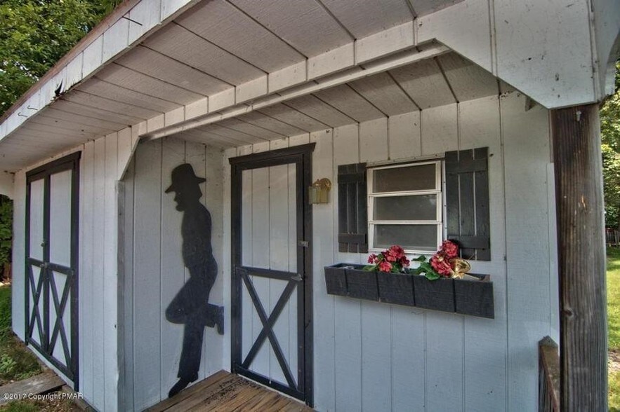 More Photos Of 2783-2785 Route 115, Effort Storefront For Lease