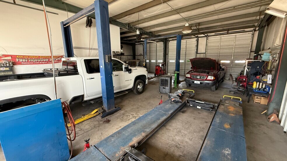 More Photos Of 3919 Highway 25, Montevallo Service For Sale