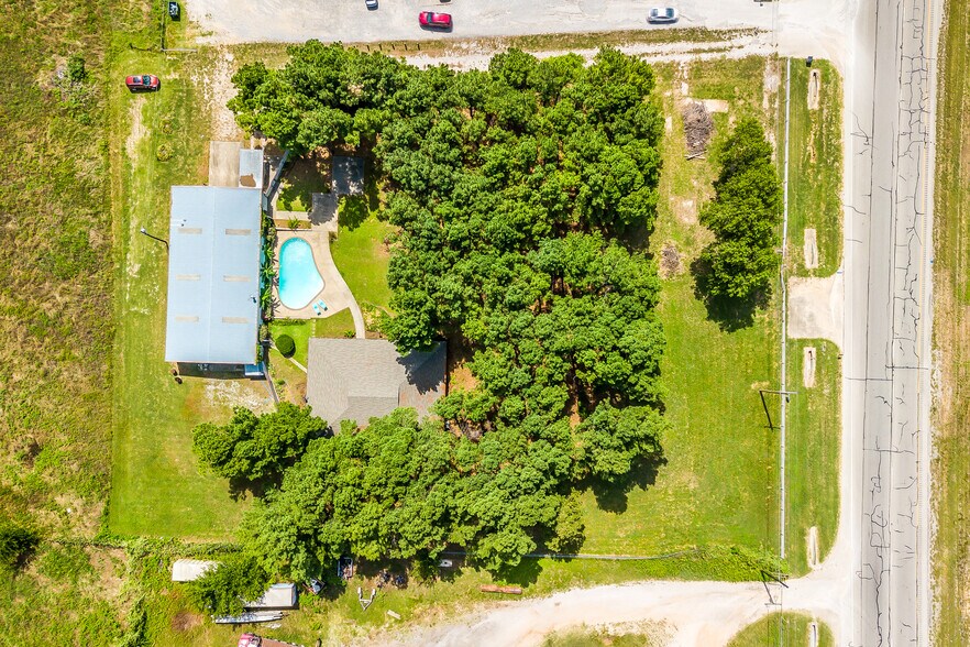 More Photos Of 3433 E Highway 199, Springtown Flex For Sale