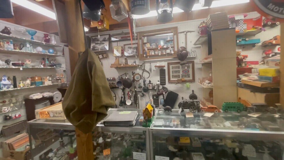 Primary Photo Of 13 SW 1st Ln, Lamar General Retail For Sale