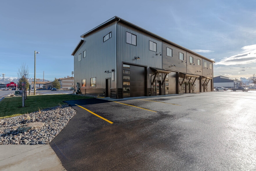 Primary Photo Of 204 Fletching way, Belgrade Showroom For Sale