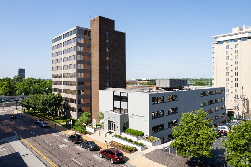 Primary Photo Of 225-235 S Meramec Ave, Clayton Office For Lease