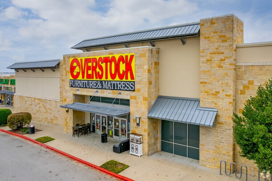 More Photos Of 900 Interstate 35, Austin Unknown For Lease