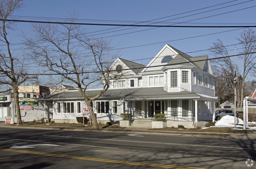 Primary Photo Of 176 Woodbury Rd, Hicksville Medical For Lease