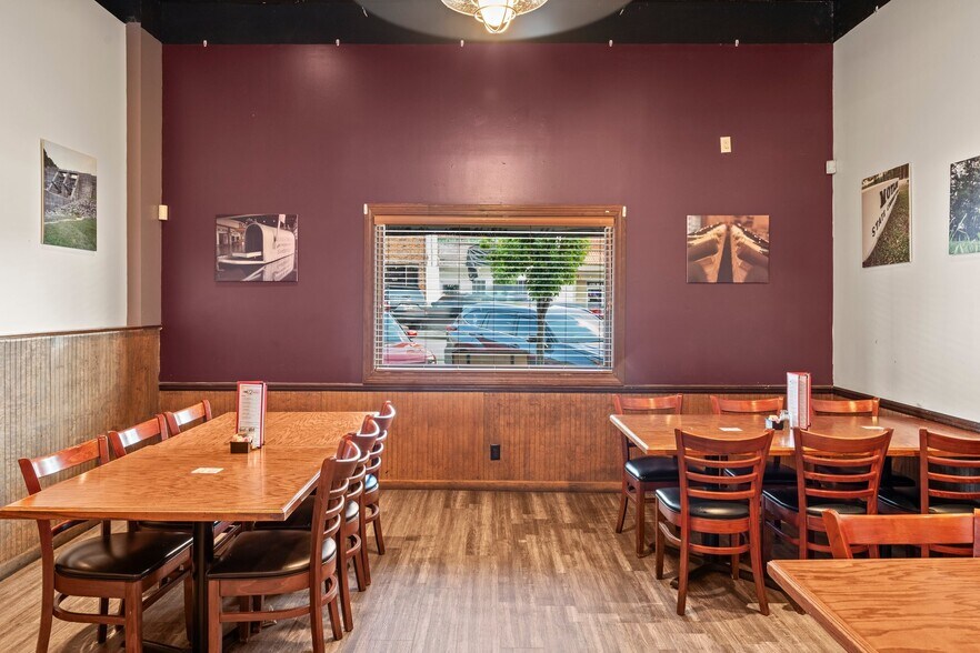 More Photos Of 122 W Lincoln St, Tullahoma Restaurant For Sale