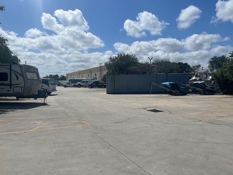 More Photos Of 1040 W Industrial Ave, Boynton Beach Warehouse For Lease