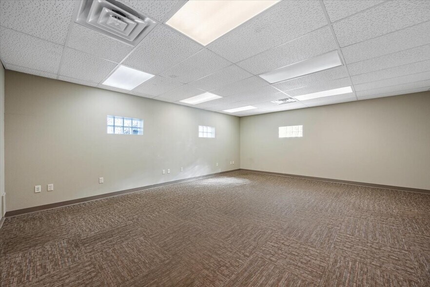 More Photos Of 87 Sherman St, Deadwood Restaurant For Lease