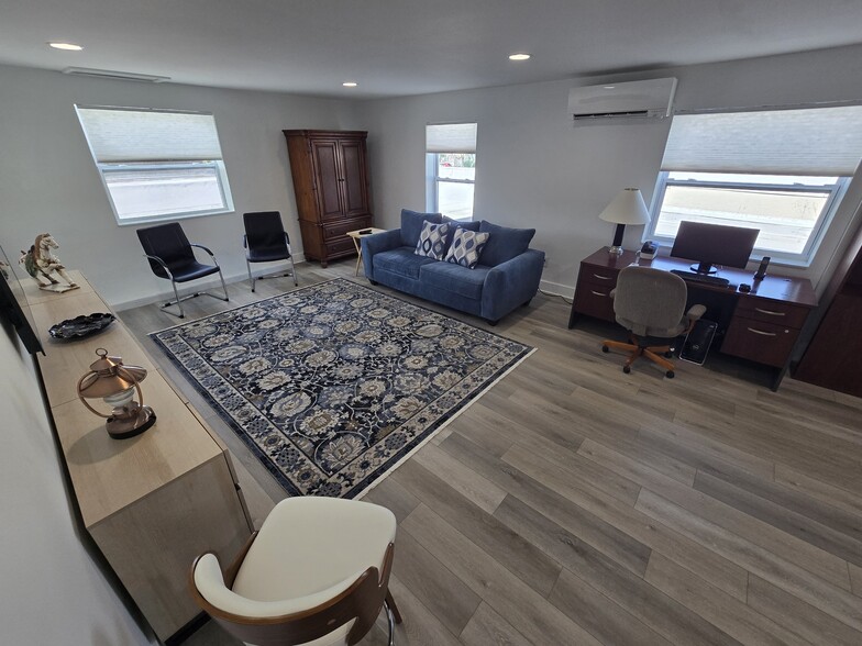 More Photos Of 1583 E Oakland Park Blvd, Oakland Park Freestanding For Sale