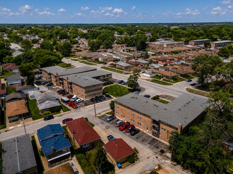 More Photos Of 1025-1049 W Vermont St, Calumet Park Apartments For Sale