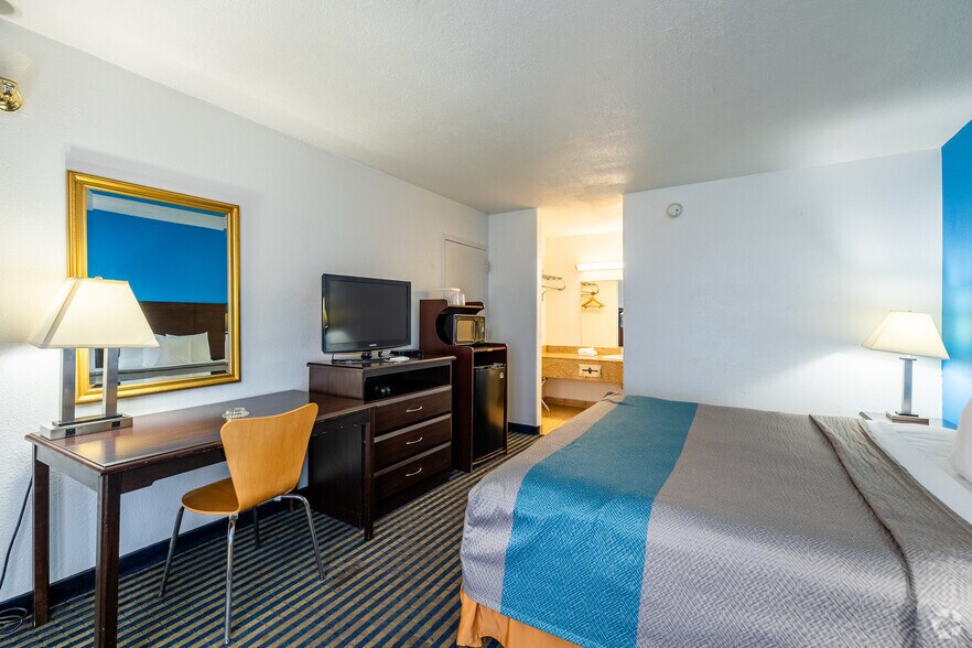 More Photos Of 722 E Pancake Blvd, Liberal Hotel For Sale