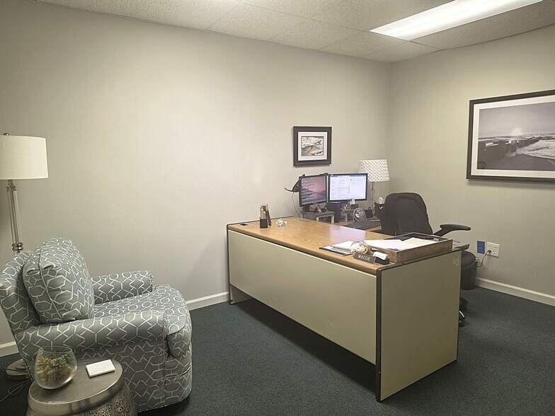 More Photos Of 190 Westbrook Rd, Essex Office For Sale