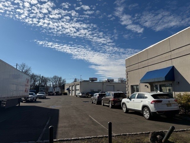 More Photos Of 207 W Central Ave, Maywood Auto Repair For Lease