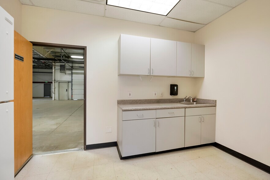 More Photos Of 1740 Skyway Dr, Longmont Warehouse For Sale