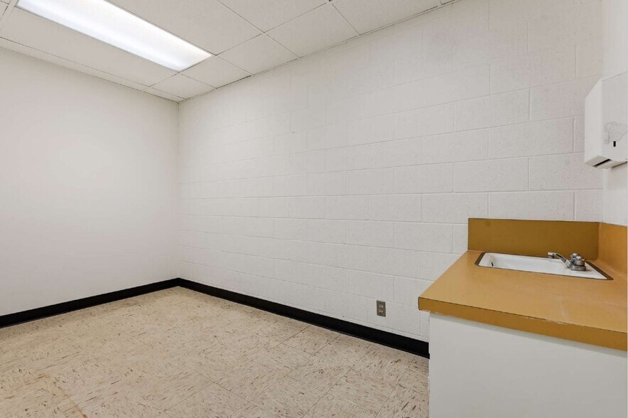 More Photos Of 316 E 2nd St, Los Angeles Storefront Retail Office For Lease