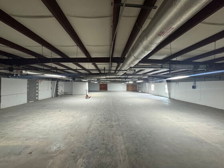 More Photos Of 1004 Old Tree Ct, Nashville Light Manufacturing For Sale