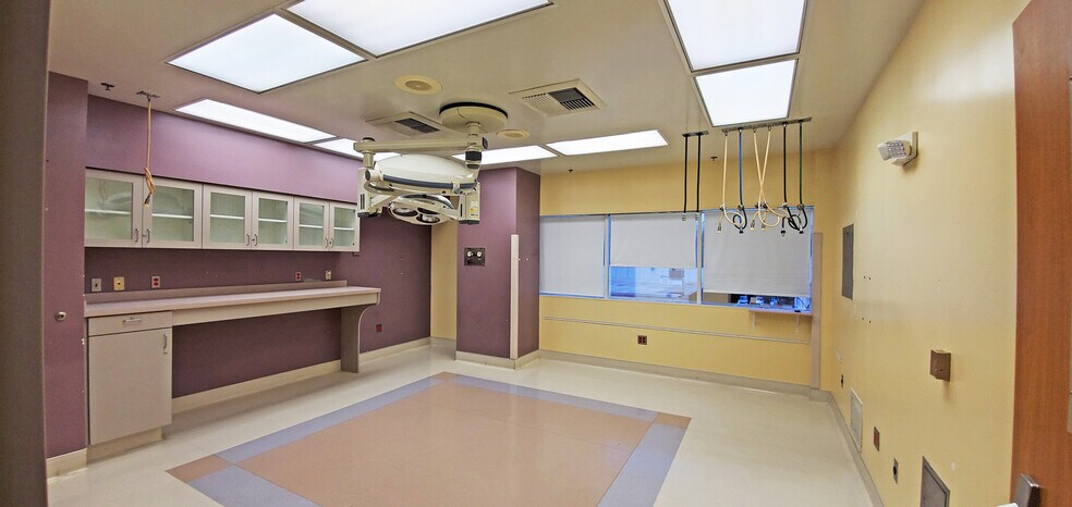 More Photos Of 12660 Riverside Dr, Valley Village Medical For Lease