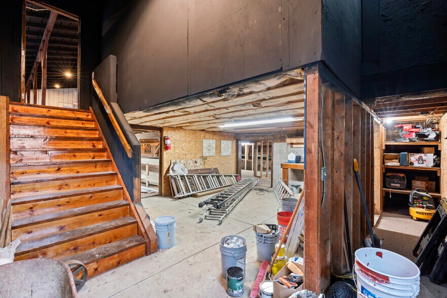 More Photos Of 20704 Ashburn Rd, Ashburn Unknown For Lease