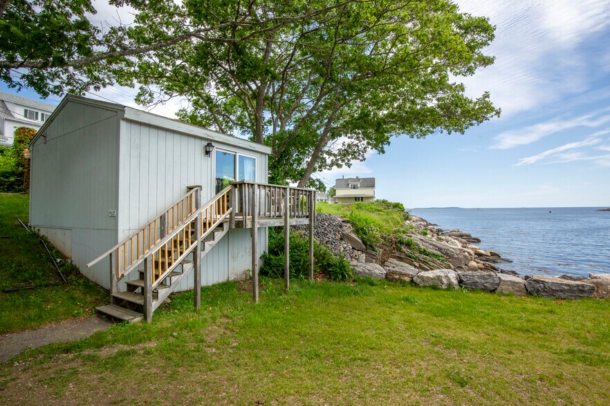 More Photos Of 146 State Route 32, New Harbor Hotel For Sale