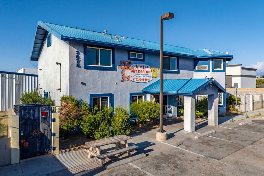 More Photos Of 2675 W Arby, Las Vegas Veterinarian Kennel For Sale