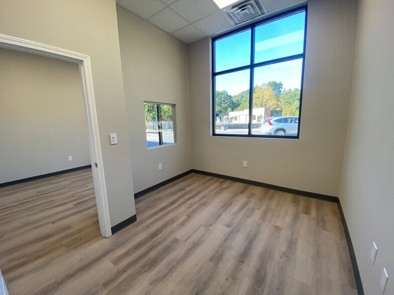 More Photos Of 508 Miles Jamison Rd, Summerville Flex For Lease
