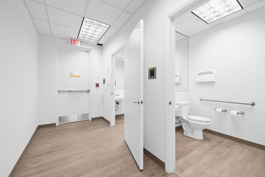 More Photos Of 3333 W Commercial Blvd, Fort Lauderdale Medical For Sale