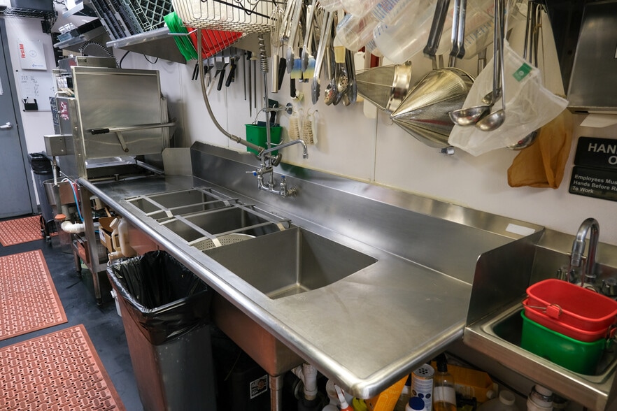 More Photos Of 220 E Coffee St, Greenville Restaurant For Lease