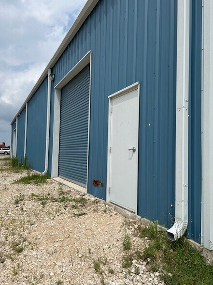 More Photos Of 8503 Lava Hill Rd, Austin Warehouse For Lease