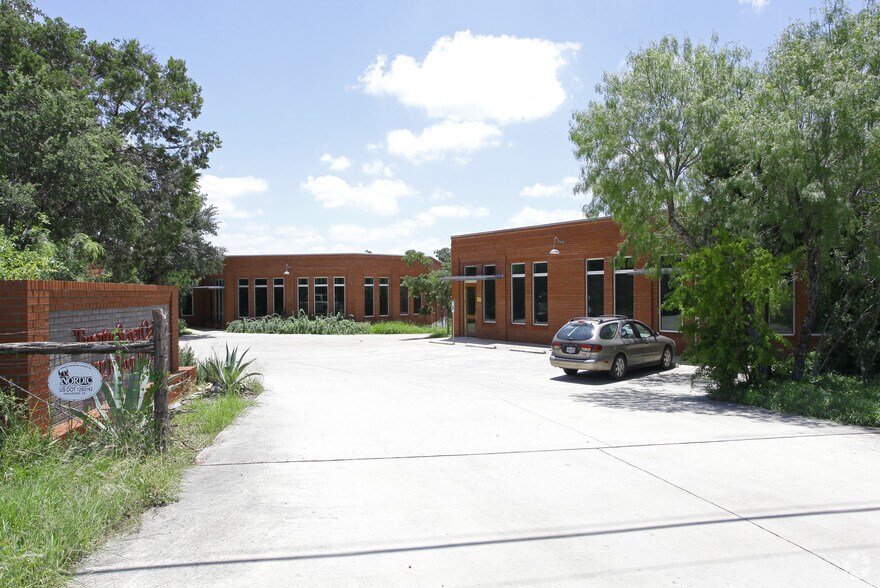 More Photos Of 2702 N Loop 1604 E, San Antonio Office For Lease
