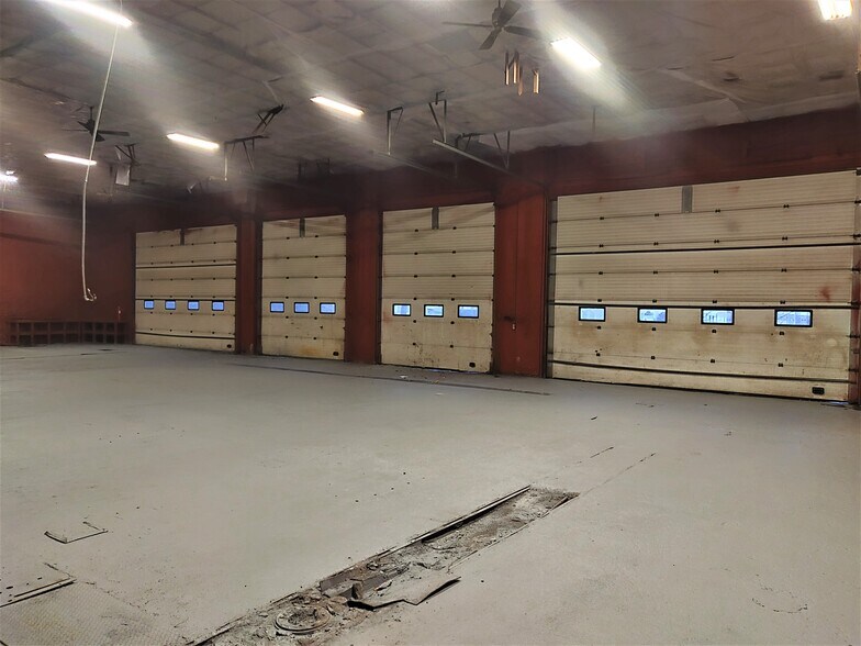 More Photos Of 188 Smith St, Poughkeepsie Service For Lease