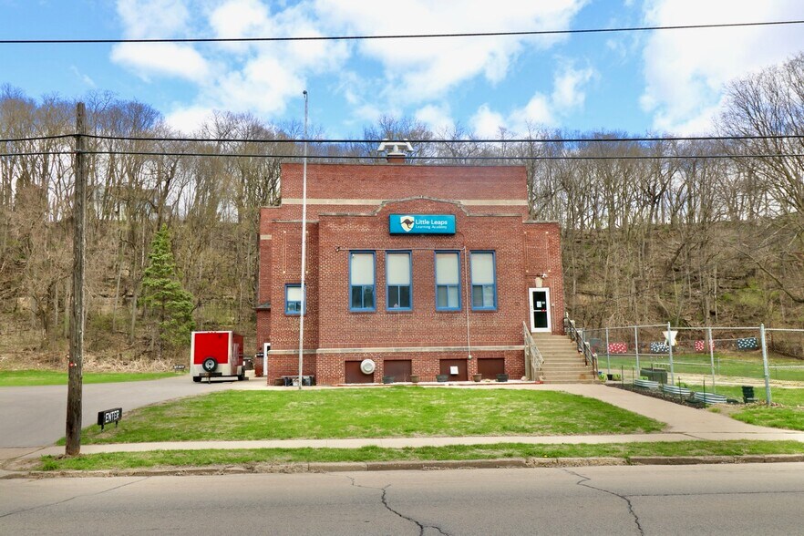 More Photos Of 715 W Locust St, Dubuque Office Residential For Sale