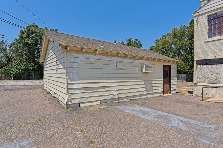 More Photos Of 400 SW 28th St, Oklahoma City Specialty For Sale
