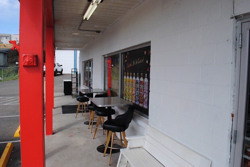 More Photos Of 810 HWY 93, Jackpot Convenience Store For Sale