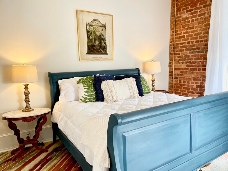 More Photos Of 114 N Walnut St, Seneca Storefront Retail Residential For Sale