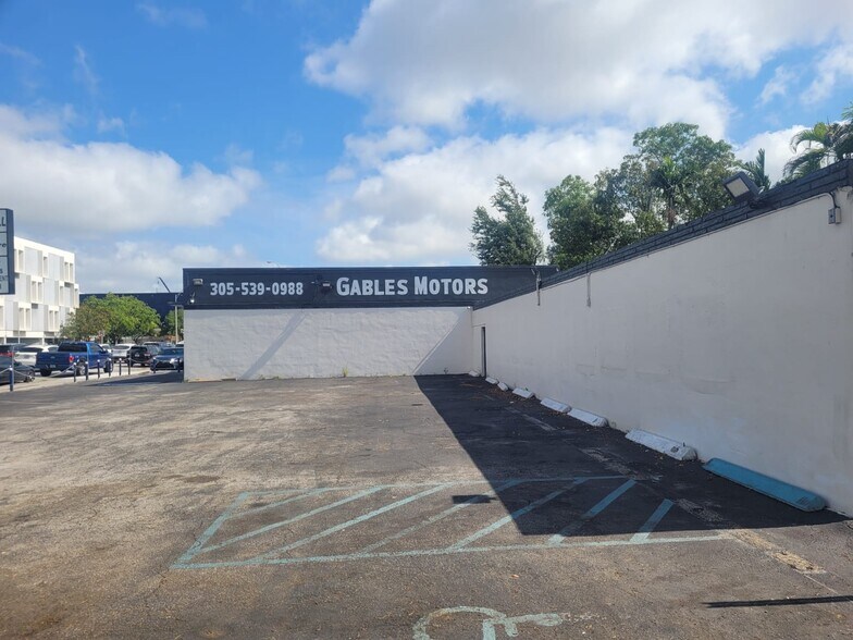 More Photos Of 475-487 Le Jeune Rd, Miami Unknown For Lease