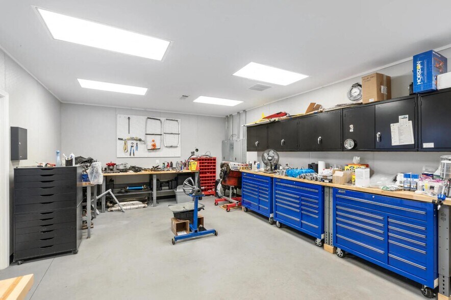 More Photos Of 20 Bellamy Pl, Stockbridge Warehouse For Sale